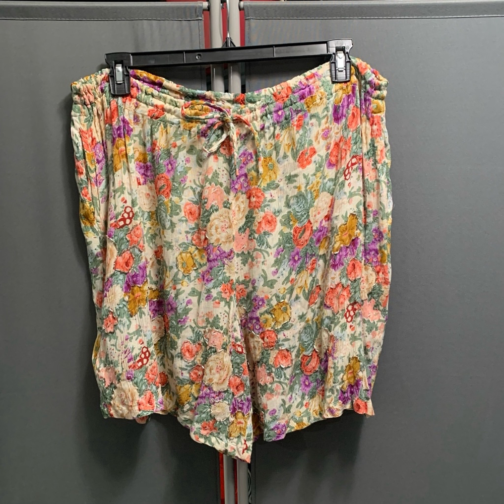 B19-Women's Orleon de Paris Shorts, S, Multicolored Floral runs like Larhe